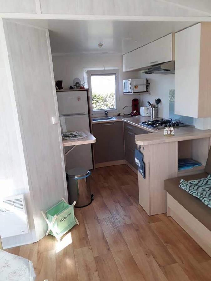 Luxueuze stacaravan in Bredene met eigen terras en tuintje  Buitenkant foto