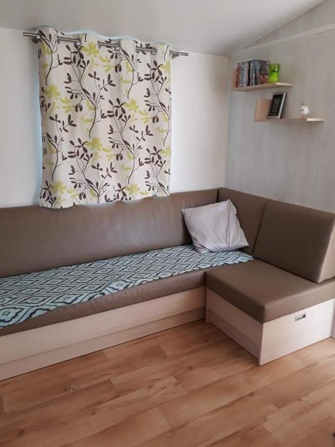 Luxueuze stacaravan in Bredene met eigen terras en tuintje  Buitenkant foto