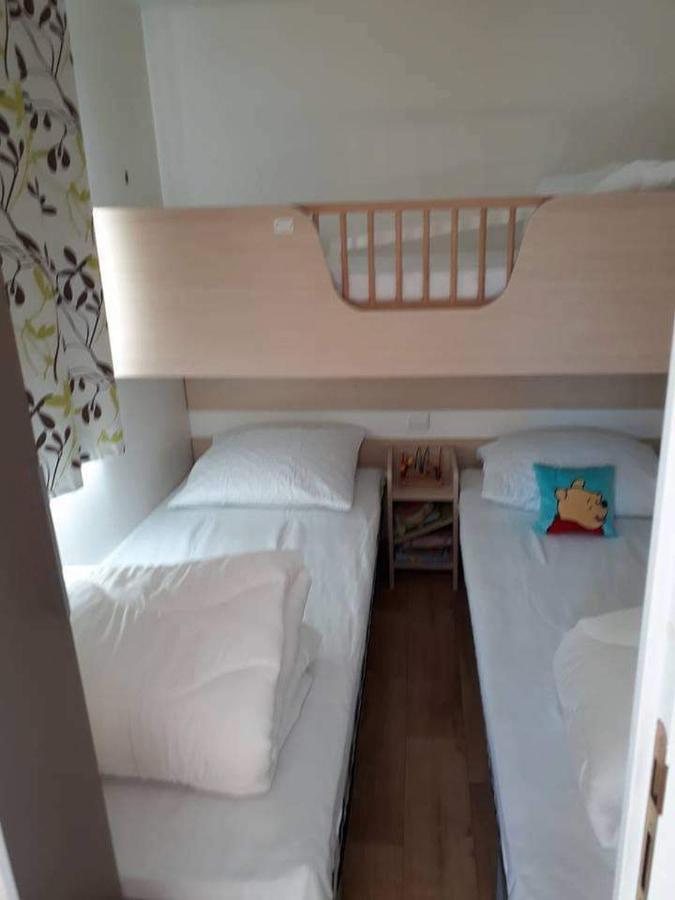 Luxueuze stacaravan in Bredene met eigen terras en tuintje  Buitenkant foto