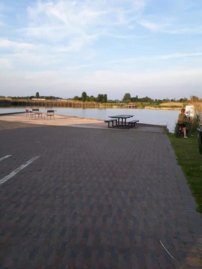 Luxueuze stacaravan in Bredene met eigen terras en tuintje  Buitenkant foto