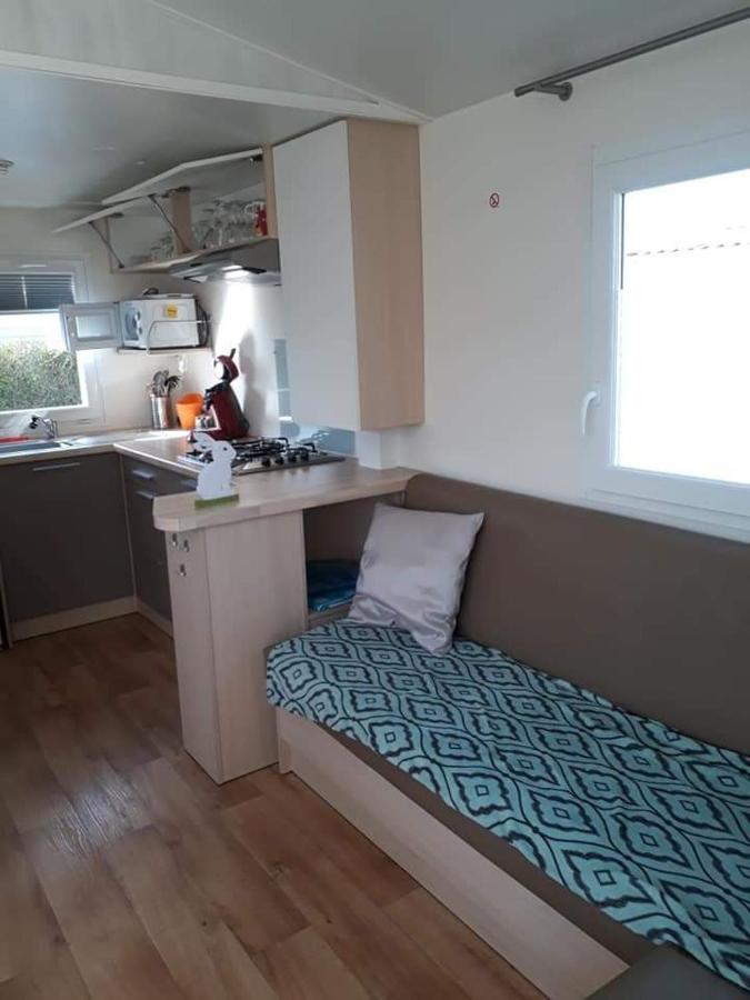 Luxueuze stacaravan in Bredene met eigen terras en tuintje  Buitenkant foto