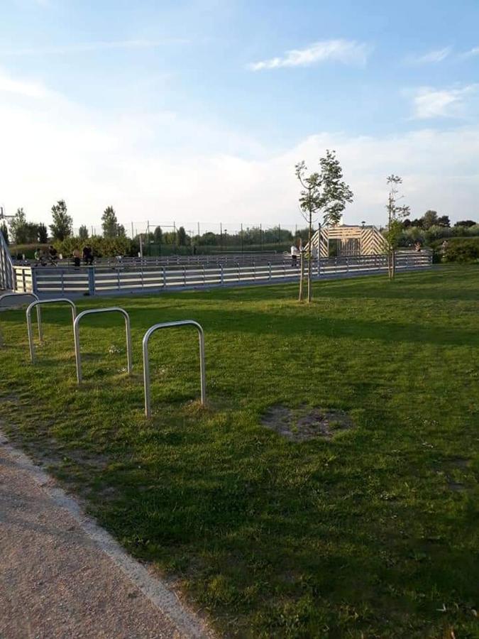 Luxueuze stacaravan in Bredene met eigen terras en tuintje  Buitenkant foto