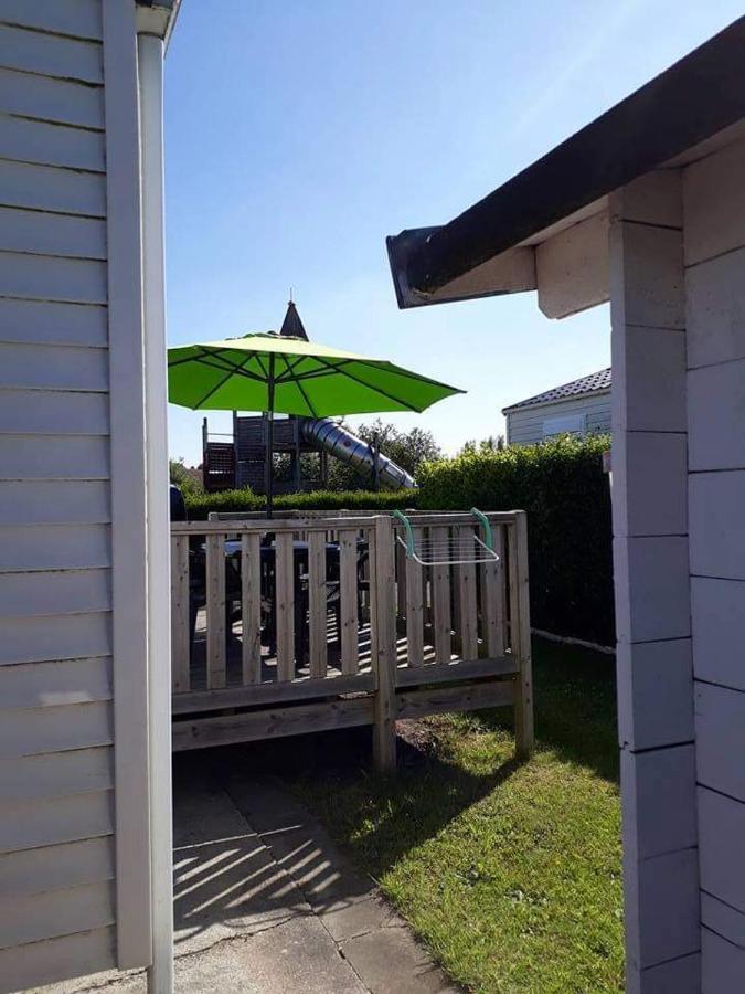 Luxueuze stacaravan in Bredene met eigen terras en tuintje  Buitenkant foto